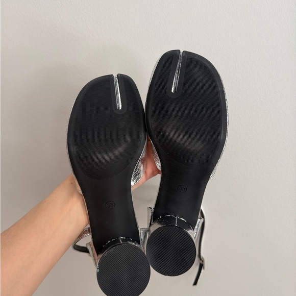 NWOB Silver Metallic Tabi-Inspired Mary Jane Heels - Picture 6 of 6